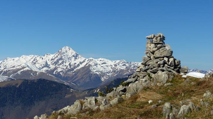 Cap des Pnes et Pic du Midi.JPG