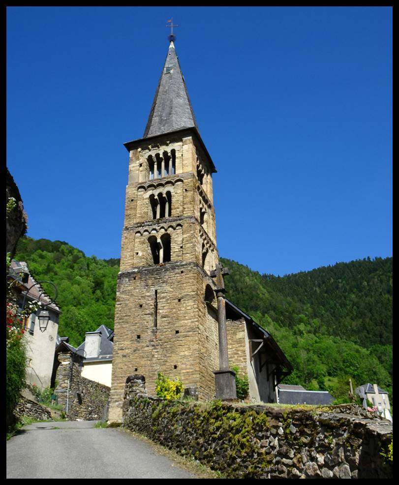 DSC03635 Saccourvielle l'glise depuis le bas du village